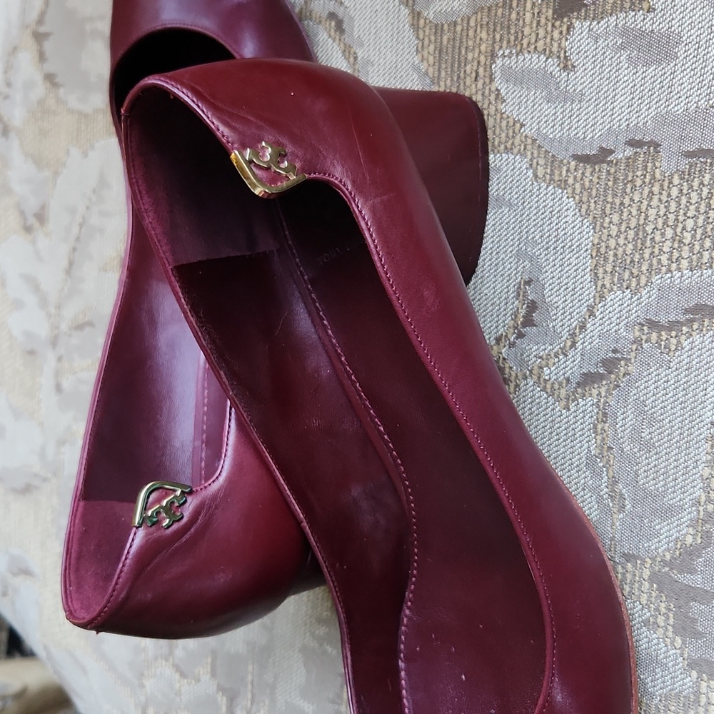 Burgendy Burch Elizabeth Pumps - Picture 5 of 12